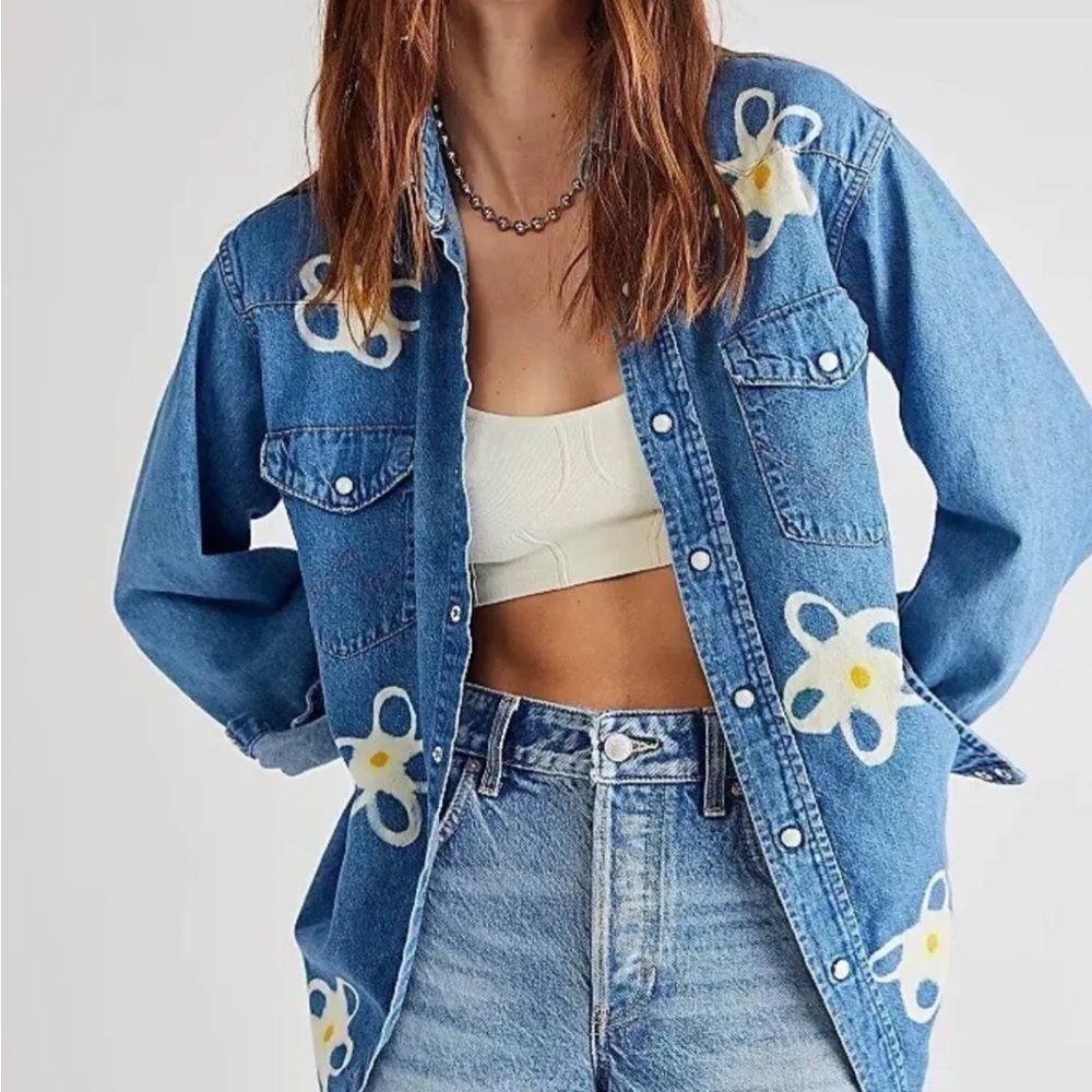 Free People Tricia Fix Daisy Denim Top Button Down Embroidered Love Blue - Picture 2 of 8